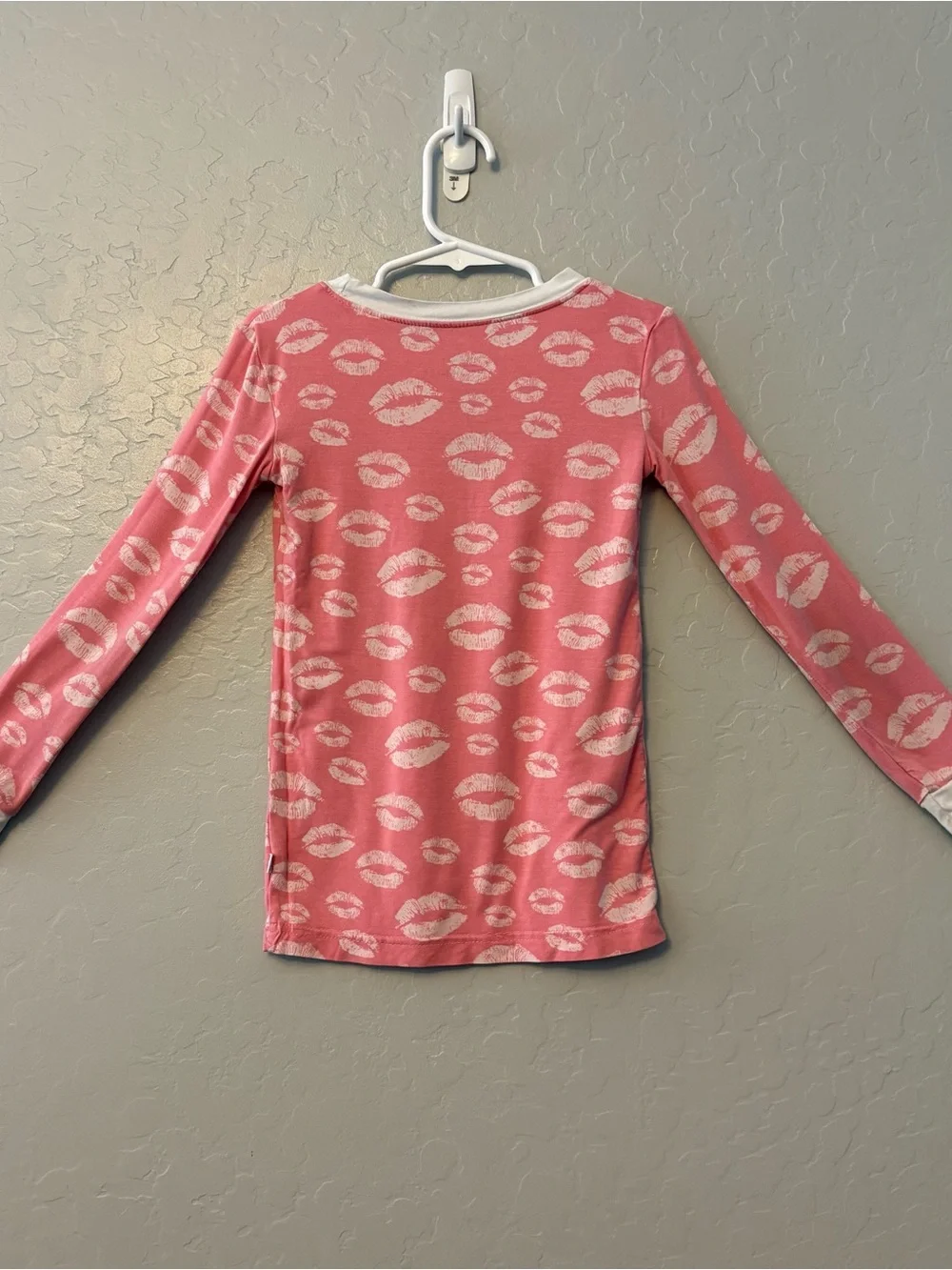 Little Sleepies pink white kiss lips two piece bamboo pajama set size 5/6